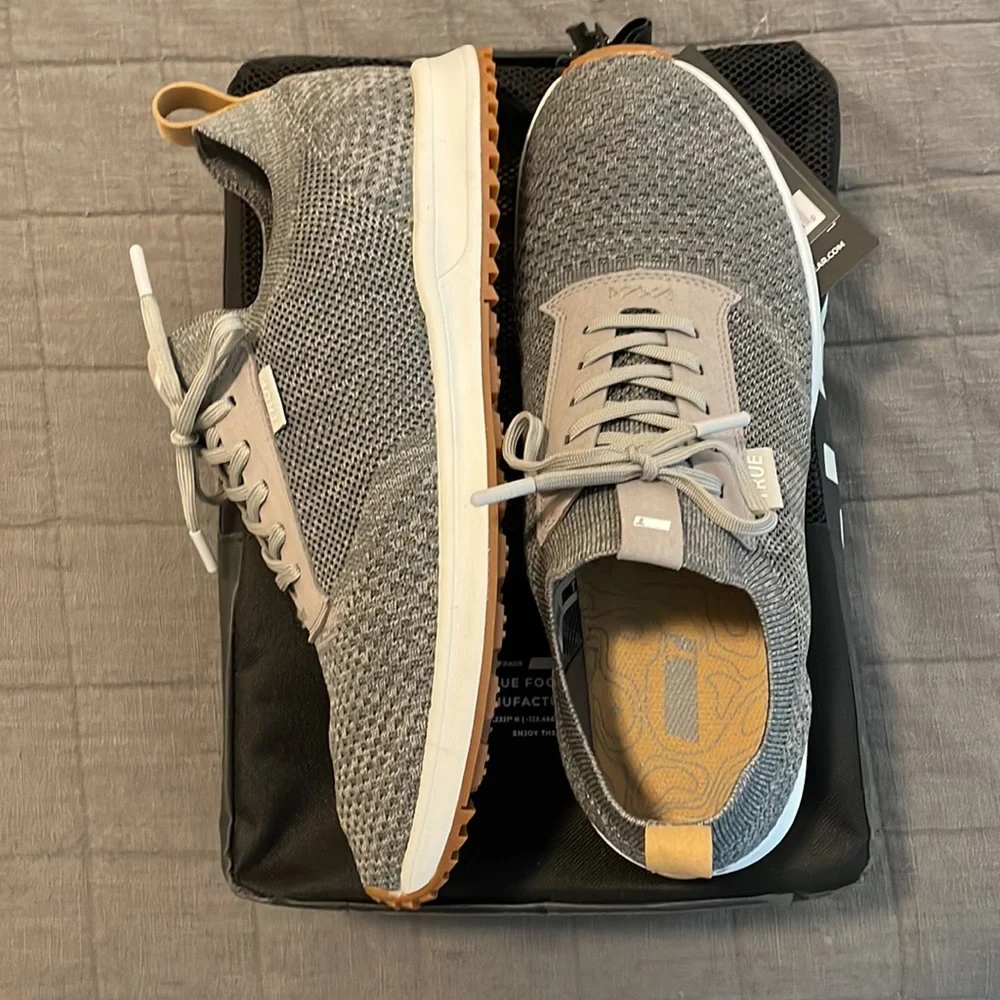 Men's Gray Knit Casual Sneakers - Picture 1 of 1